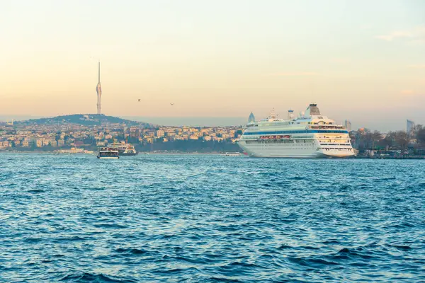 Boğaz 'da seyir ve diğer gemiler. Seyahat