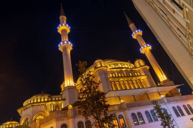 Taksim Camii, Günbatımında Camii, Taksim Meydanı, İstanbul Türkiye. Din