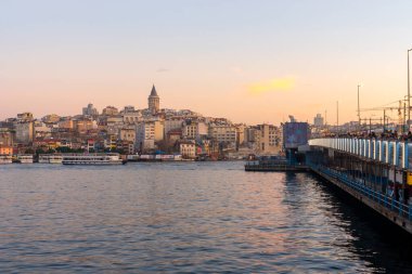 İstanbul ve Galata Kulesi 'nin manzarası. İstanbul popüler bir turizm beldesi. Seyahat