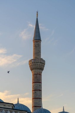 Müslüman bir caminin minaresi. Din. İstanbuul