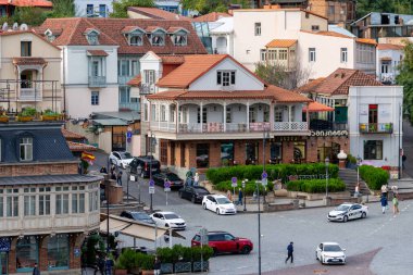 Tiflis, Gürcistan - 26 Ekim 2024: Eski Tiflis, Abanotubani 'nin güzel manzarası. Seyahat