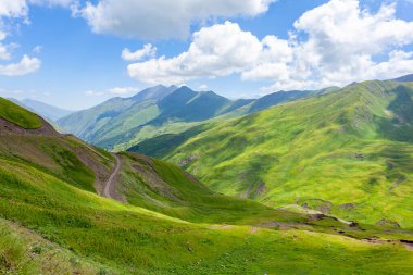 Yukarı Khevsureti, Gürcistan 'ın güzel dağlık manzarası. Seyahat