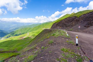 Yukarı Khevsureti, Gürcistan 'ın güzel dağlık manzarası. Seyahat