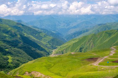 Yukarı Khevsureti, Gürcistan 'ın güzel dağlık manzarası. Seyahat