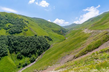 Yukarı Khevsureti, Gürcistan 'ın güzel dağlık manzarası. Seyahat