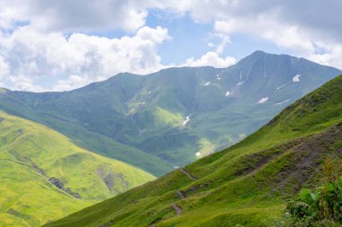 Yukarı Khevsureti, Gürcistan 'ın güzel dağlık manzarası. Seyahat