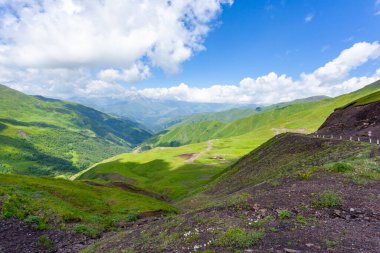 Yukarı Khevsureti, Gürcistan 'ın güzel dağlık manzarası. Seyahat