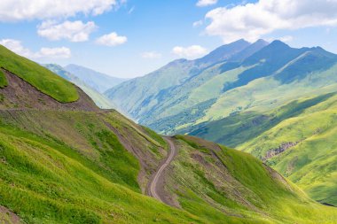 Yukarı Khevsureti, Gürcistan 'ın güzel dağlık manzarası. Seyahat