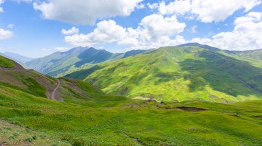 Yukarı Khevsureti, Gürcistan 'ın güzel dağlık manzarası. Seyahat
