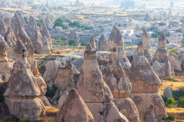 Kapadokya 'daki volkanik kaya oluşumları antik Hıristiyanların ikamet ettikleri yer. Seyahat