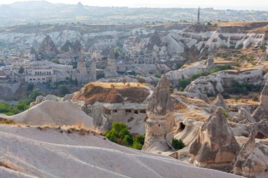 Kapadokya 'daki volkanik kaya oluşumları antik Hıristiyanların ikamet ettikleri yer. Seyahat