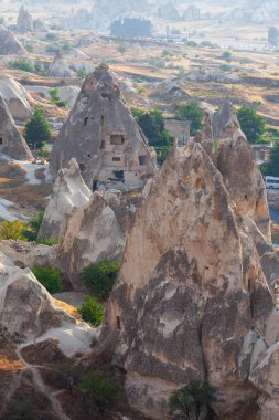 Kapadokya 'daki volkanik kaya oluşumları antik Hıristiyanların ikamet ettikleri yer. Seyahat