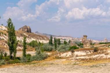 Kapadokya 'daki volkanik kaya oluşumları antik Hıristiyanların ikamet ettikleri yer. Seyahat