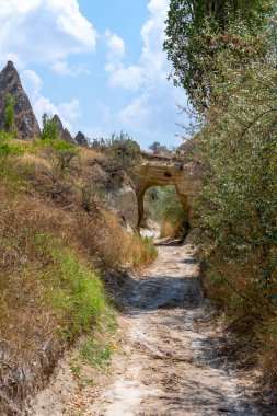 Kapadokya 'daki volkanik kaya oluşumları antik Hıristiyanların ikamet ettikleri yer. Seyahat