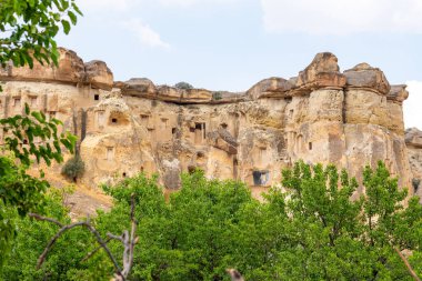 Kapadokya 'daki volkanik kaya oluşumları antik Hıristiyanların ikamet ettikleri yer. Seyahat