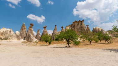 Kapadokya 'daki volkanik kaya oluşumları antik Hıristiyanların ikamet ettikleri yer. Seyahat