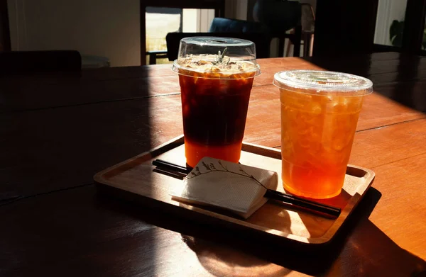 Copos Café Gelado Chá Sob Luz Solar Verão — Fotografia de Stock