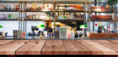 perspective wooden board over blurred beverage shelves in restaurant