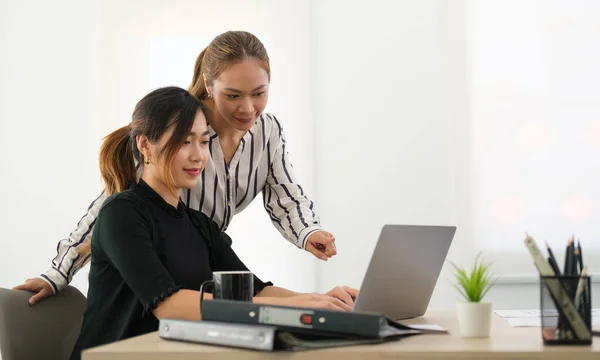 Two Business Women Discussing Business Data Computer Laptop Modern Office — 图库照片
