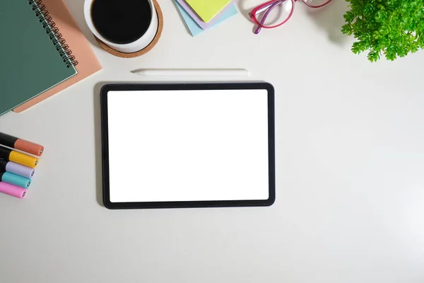 Boş Ekran Ofis Malzemeleriyle Dijital Tabletin Üst Görüntüsü Metnin Için — Stok fotoğraf