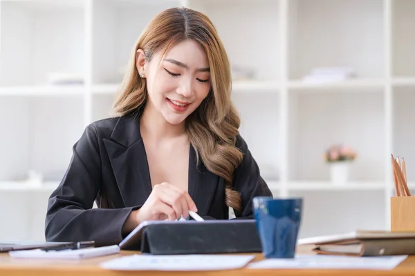 Attractive Young Businesswoman Sitting Modern Office Using Digital Tablet — 图库照片