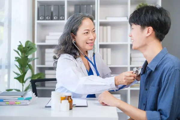 Caring Doctor Using Stethoscope Listening Patient Heart Checkup Examination Clinic — Stock Photo, Image