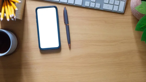 Smartphone Stift Kaffeetasse Und Tastatur Auf Einem Holztisch Draufsicht Mit — Stockfoto