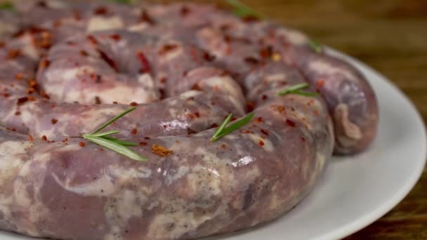 Círculo Caseiro Cru Salsicha Porco Bratwurst Para Preparação Grelha Para — Vídeo de Stock
