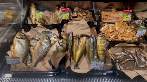 Kiev Ucraina Ottobre 2022 Vetrina Con Pesce Salato Affumicato Con — Video Stock