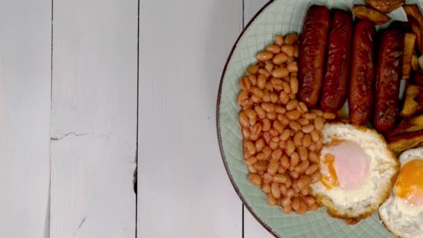 Café Manhã Inglês Tradicional Fritou Ovos Linguiças Feijões Batatas Grelhadas — Vídeo de Stock