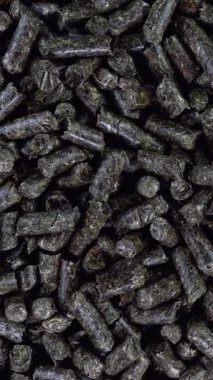 Ahşap topaklar, kedi kumları için su emmek hijyen için sıkıştırılmış ahşap talaş. Doğal kedi kumu doldurucu ya da alternatif yakıt. Üst Manzara. Kapat..