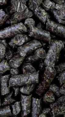 Ahşap topaklar, kedi kumları için su emmek hijyen için sıkıştırılmış ahşap talaş. Doğal kedi kumu doldurucu ya da alternatif yakıt. Üst Manzara. Kapat..