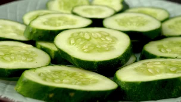 Taze Salatalık Dilimlenmiş Kupalar Vejetaryen Vegan Organik Sağlıklı Sebzeler Mükemmel — Stok video