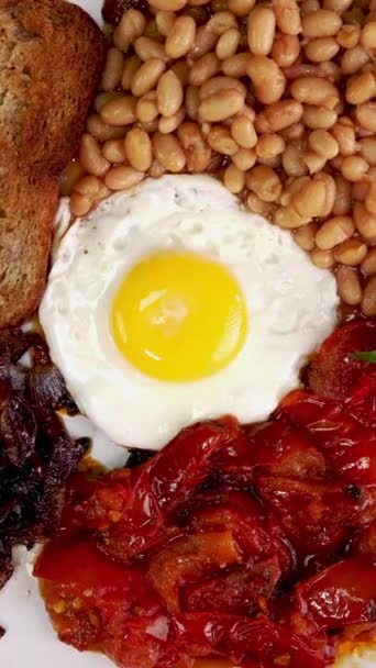 Traditional English Breakfast Vegetarian Fried Eggs Tomato Beans Healthy Protein — Stock Video