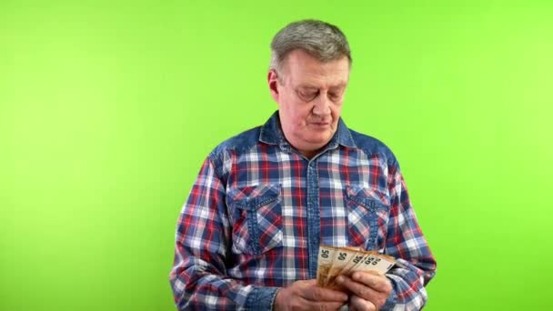 Homem Mais Velho Contando Dinheiro Notas Euro Sorrindo Satisfeito Velho — Vídeo de Stock
