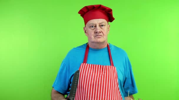 Senior Koch Schürze Zeigt Messer Und Frische Melone Für Einen — Stockvideo