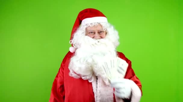 Настоящий Радостный Санта Клаус Выигрывает Доллары Показывает Указательным Пальцем Веселый — стоковое видео
