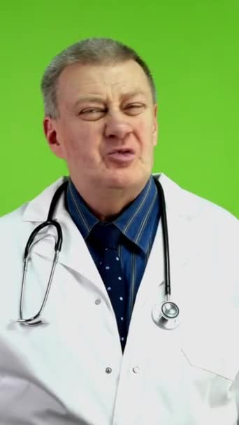 Starszy Nieszczęśliwy Lekarz Krzyczy Nie Rozpaczy Nie Może Uwierzyć Jego — Wideo stockowe