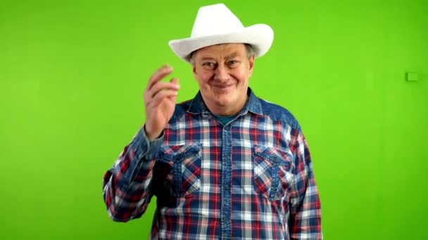 Idősebb Férfi Fehér Cowboy Kalapban Tenyérrel Üdvözöl Vagy Búcsúzik Érett — Stock videók