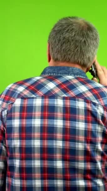 Bagsidebillede Senior Mand Afslappet Tøj Taler Mobiltelefon Moden Person Fører – Stock-video