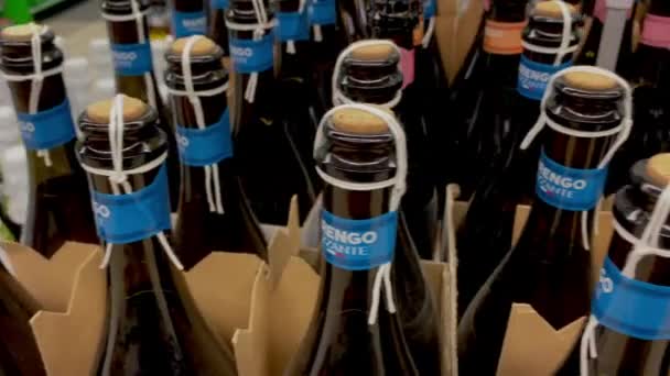 Kyiv Ukraina Januari 2024 Botol Anggur Berkilau Marengo Frizzante Bianco — Stok Video