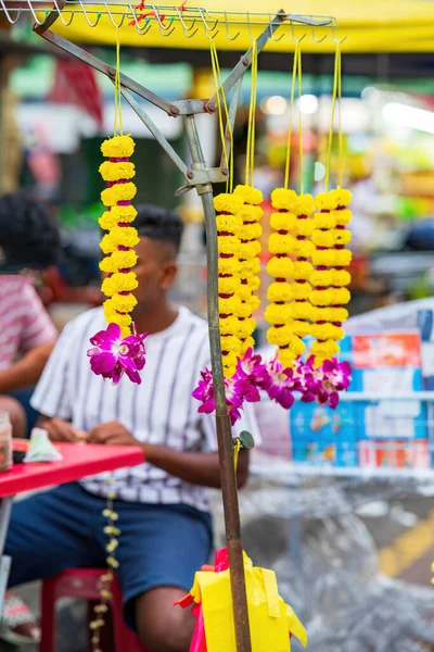 Ινδική Πολύχρωμα Γιρλάντες Λουλουδιών Για Τις Πωλήσεις Κατά Διάρκεια Deepavali — Φωτογραφία Αρχείου