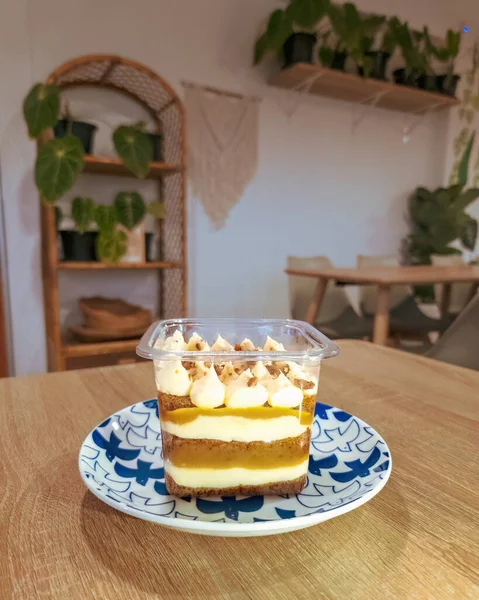 Gâteau Aux Carottes Dans Récipient Avec Différentes Couches Crème Beurre — Photo