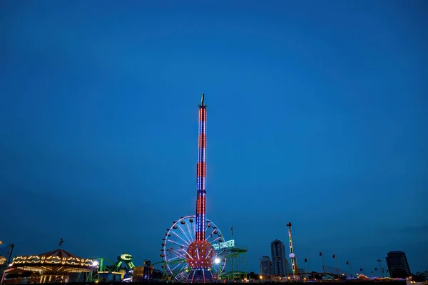 Kleurrijke Neon Van Fun Fair Nachts — Stockfoto
