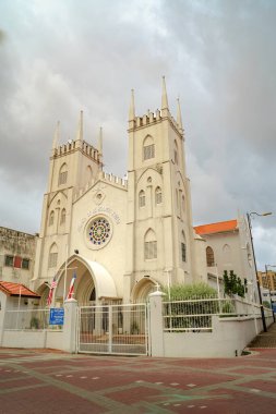 Melaka, Malezya - 25 Ağustos, güneşli bir günde St. Francis Xavier 'in tarihi kilisesi.