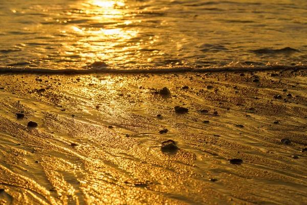 Текстурированный Пляжный Песок Золотом Закате — стоковое фото
