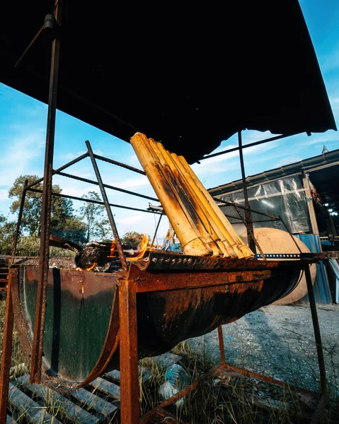 Fabricação Lemang Comida Tradicional Malaia Arroz Pegajoso Cozido Folhas Bambu — Fotografia de Stock