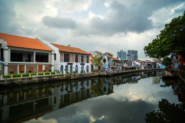 Melaka, Malezya - 25 Ağustos 2022 Malezya 'nın Malacca kentinin tarihi binaları. Ülke UNESCO Dünya Mirasları Listesinde yer alıyor