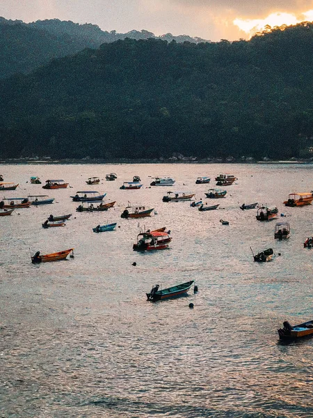 Kleurrijke Boten Drijven Tijdens Zonsopgang Perhentian Island Terengganu Maleisië — Stockfoto