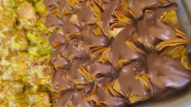 中東のお菓子 ピスタチオ バクラバ 手持ち垂直ビデオ — ストック動画